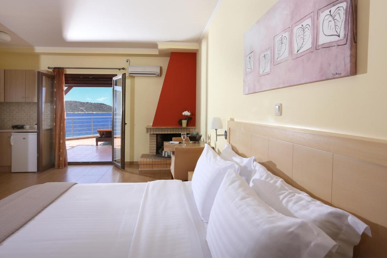 Faros Luxury Suites Marathopoli Buitenkant foto