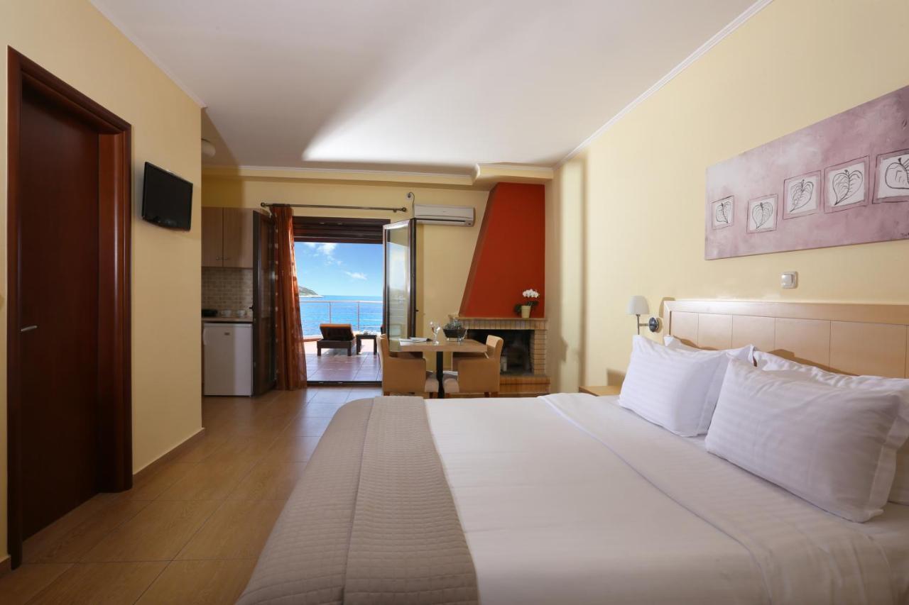 Faros Luxury Suites Marathopoli Buitenkant foto