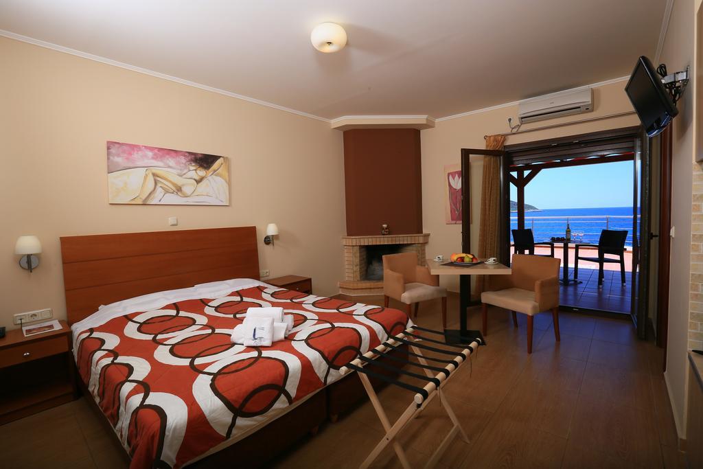 Faros Luxury Suites Marathopoli Buitenkant foto