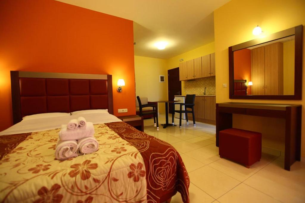 Faros Luxury Suites Marathopoli Kamer foto
