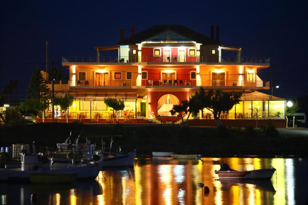 Faros Luxury Suites Marathopoli Buitenkant foto